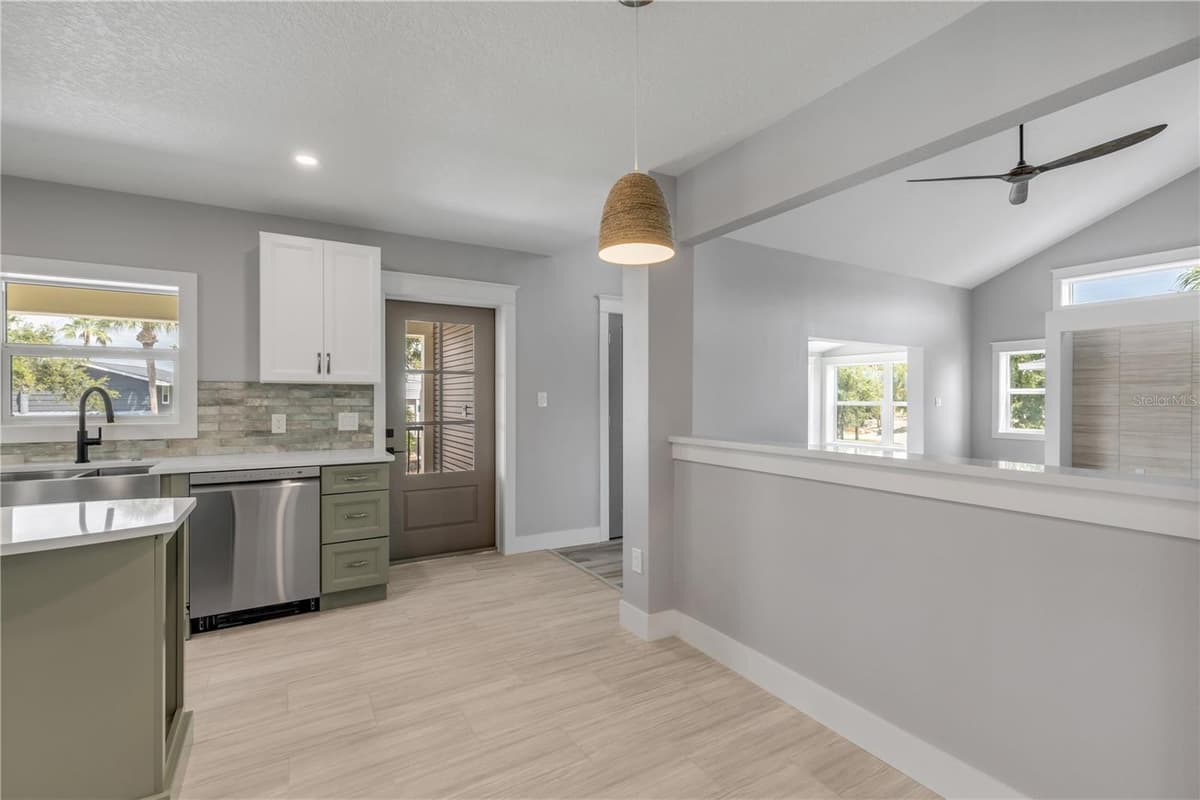 830 EEL AVENUE — photo 33 of 72