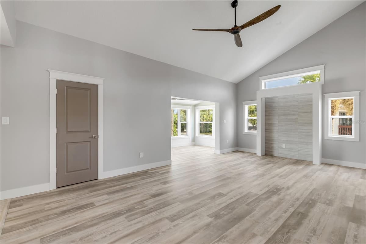 830 EEL AVENUE — photo 22 of 72