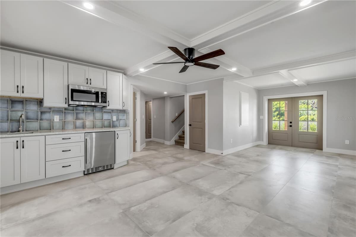 830 EEL AVENUE — photo 14 of 72
