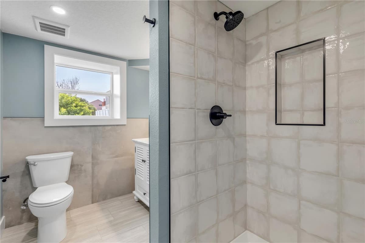 830 EEL AVENUE — photo 18 of 72