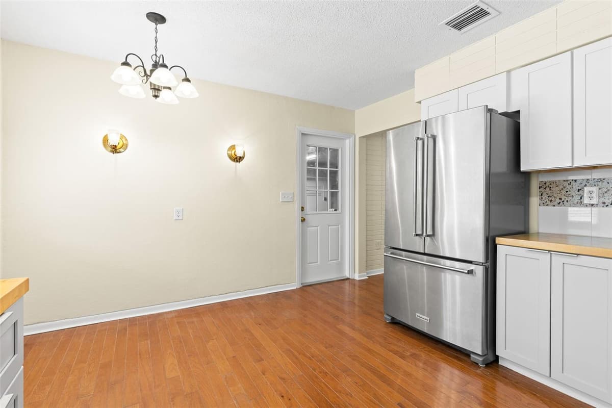 965 SANTA MONICA DRIVE — photo 14 of 39