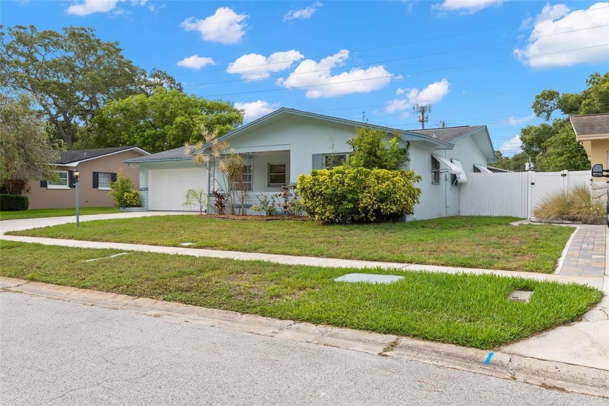 965 SANTA MONICA DRIVE — photo 4 of 39