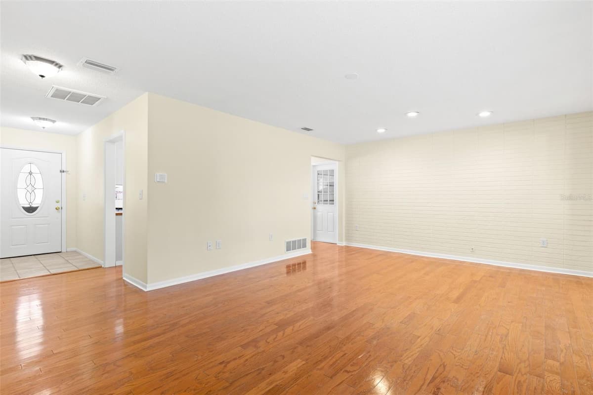 965 SANTA MONICA DRIVE — photo 8 of 39