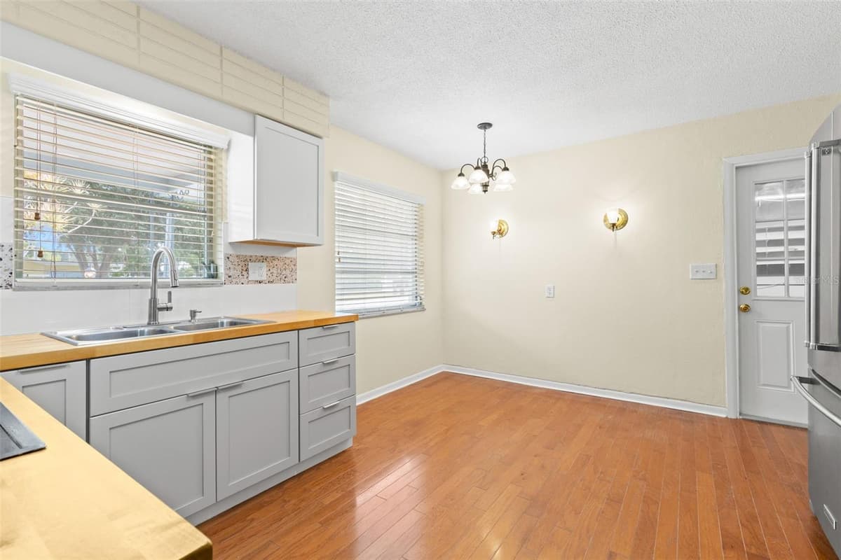 965 SANTA MONICA DRIVE — photo 15 of 39