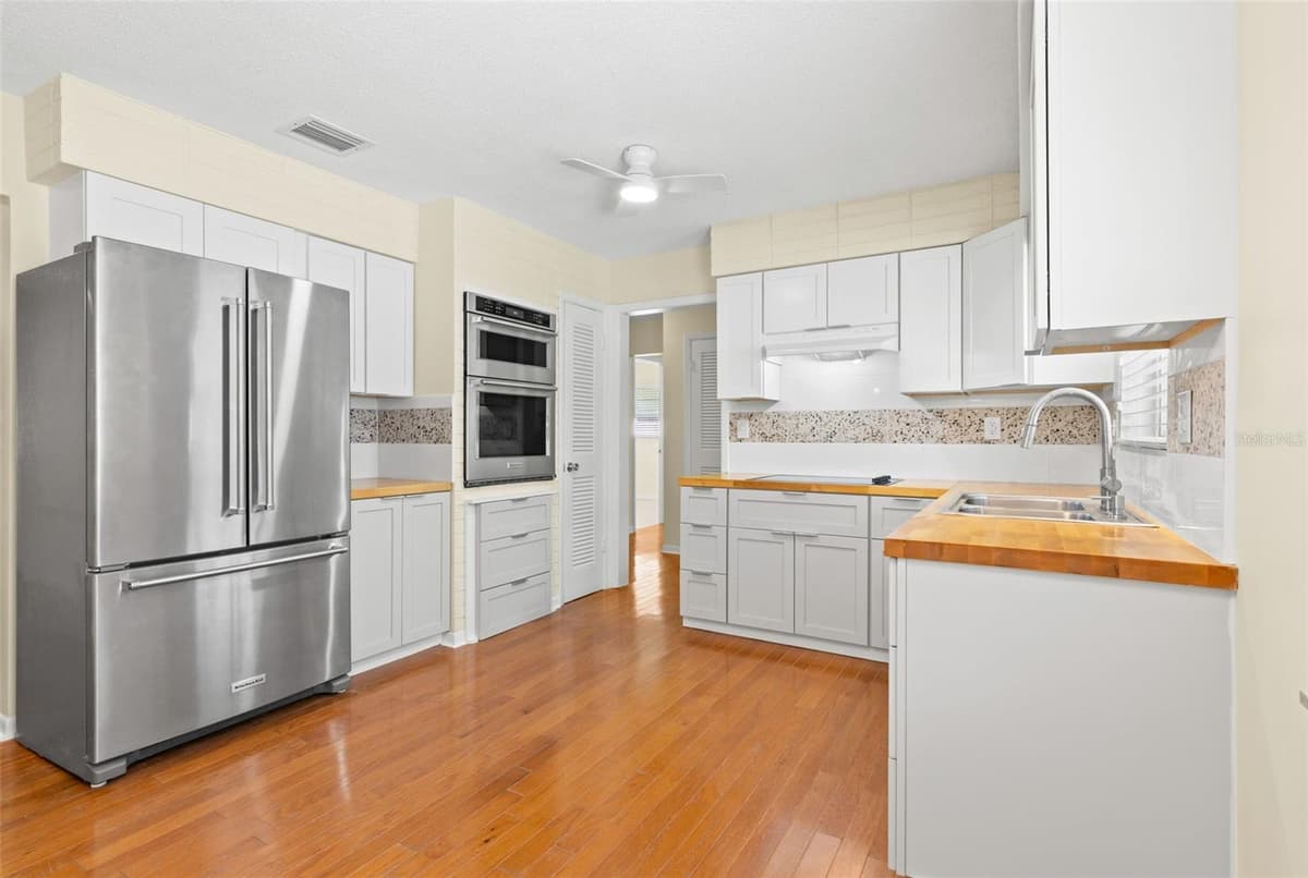 965 SANTA MONICA DRIVE — photo 13 of 39