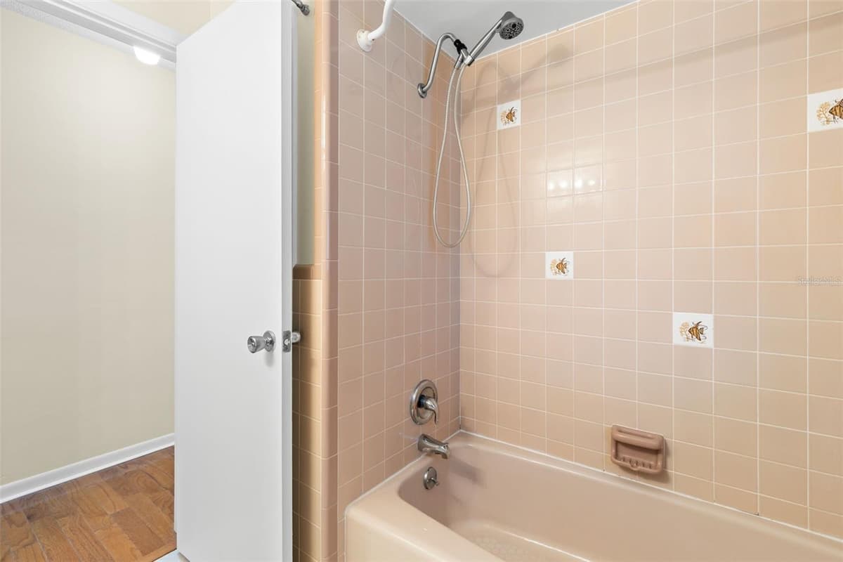965 SANTA MONICA DRIVE — photo 29 of 39