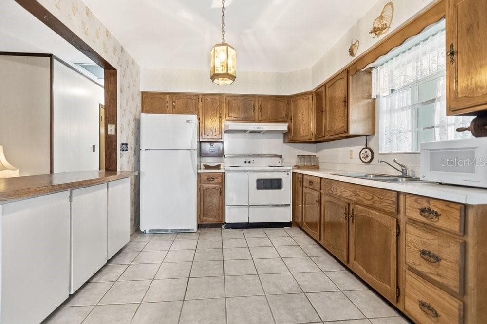 132 ANARECE AVENUE — photo 12 of 27