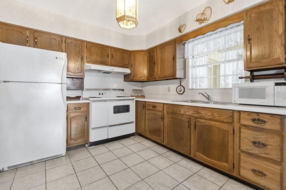132 ANARECE AVENUE — photo 13 of 27
