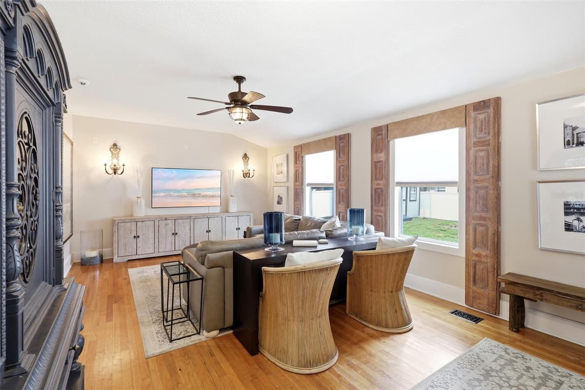47 DAVIS AVENUE — photo 14 of 37
