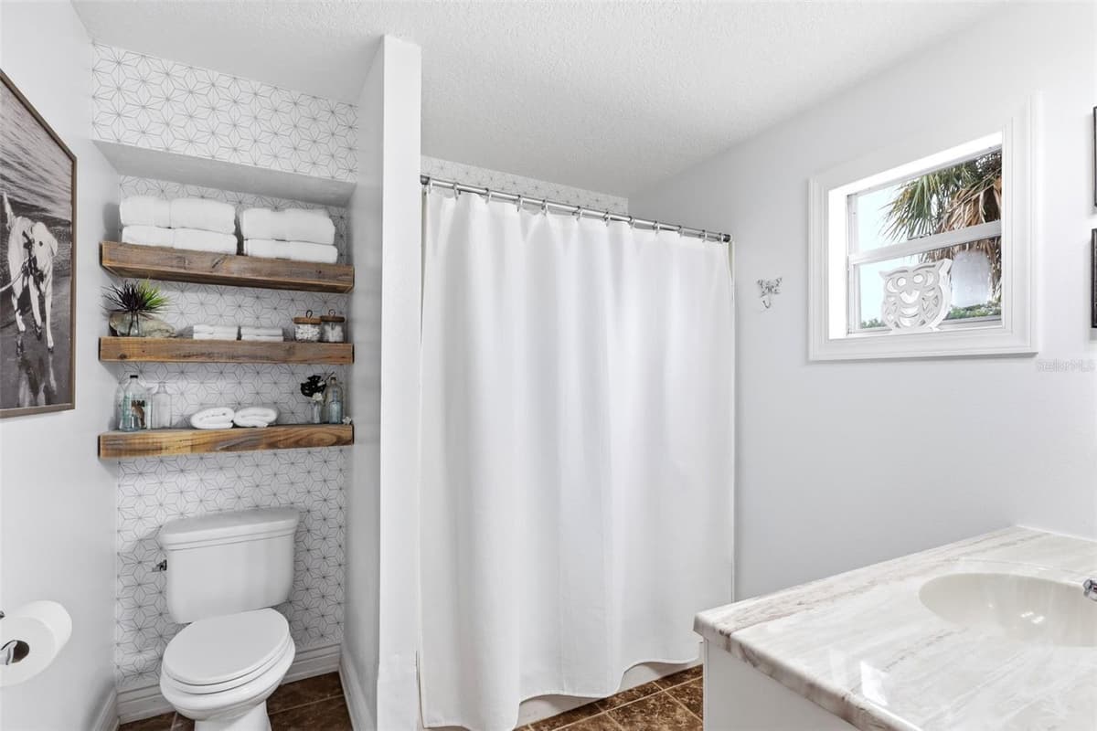 47 DAVIS AVENUE — photo 17 of 37