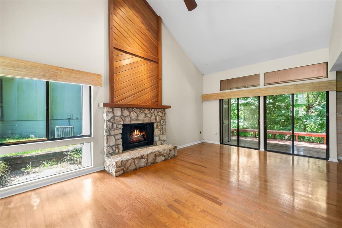 1653 19TH CIRCLE — photo 3 of 26