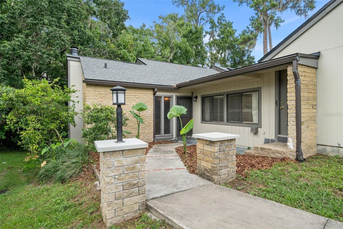 1653 19TH CIRCLE — photo 1 of 26
