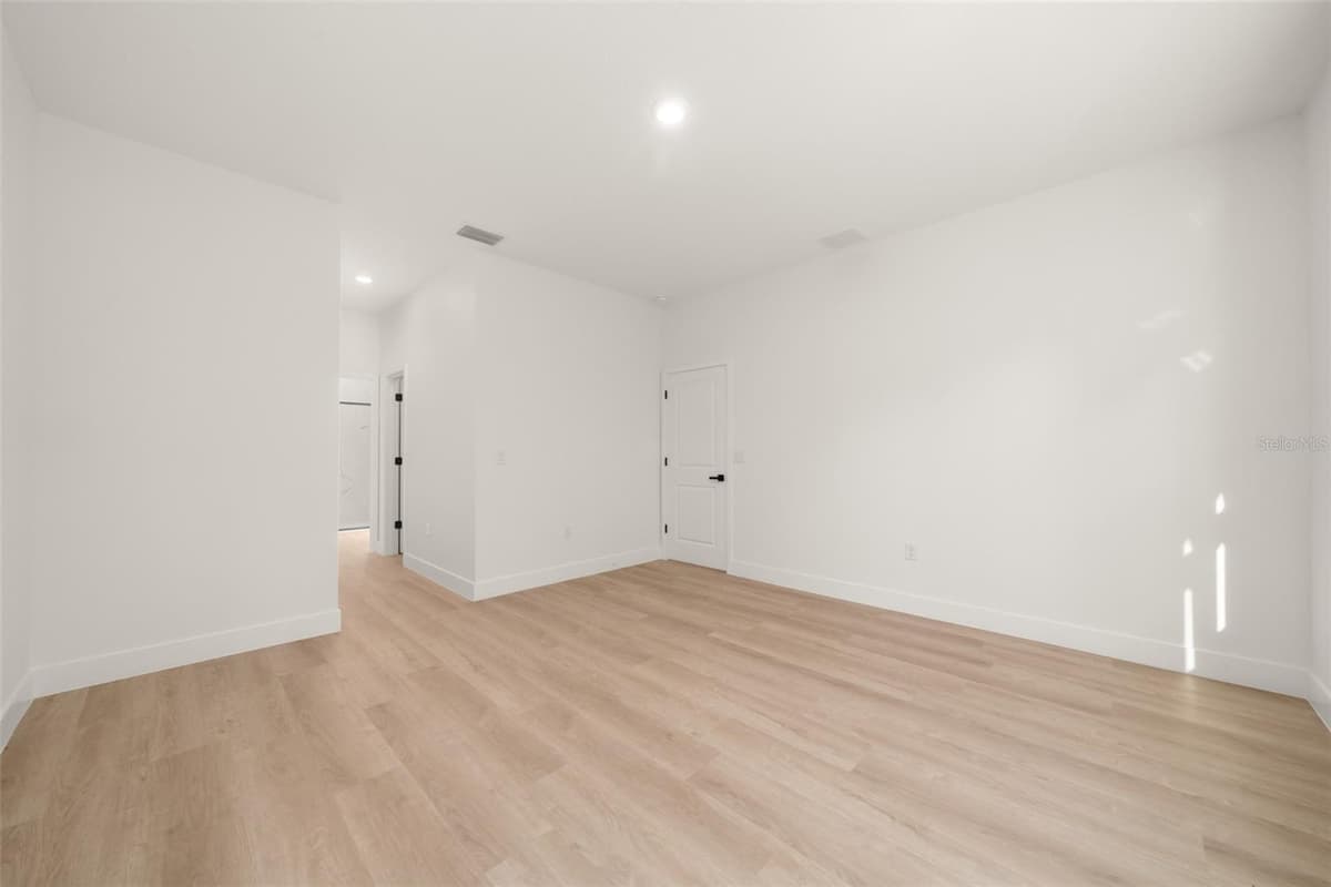 8381 MANTUA AVENUE — photo 33 of 60