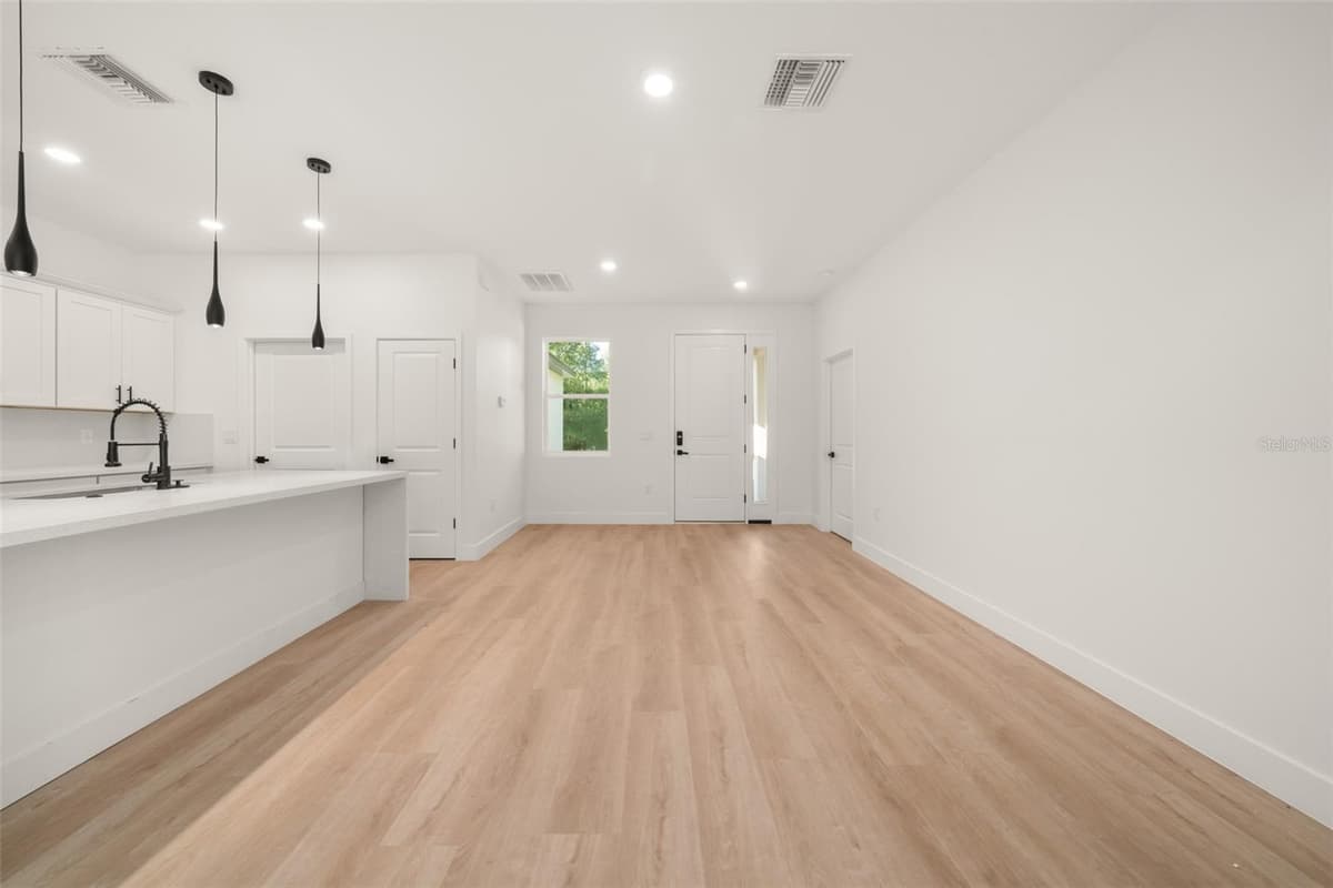 8381 MANTUA AVENUE — photo 15 of 60