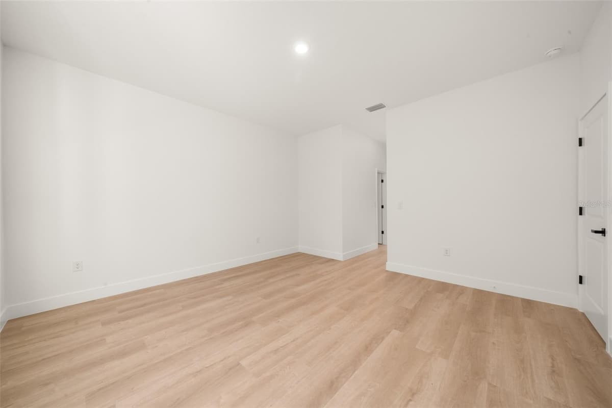 8381 MANTUA AVENUE — photo 32 of 60