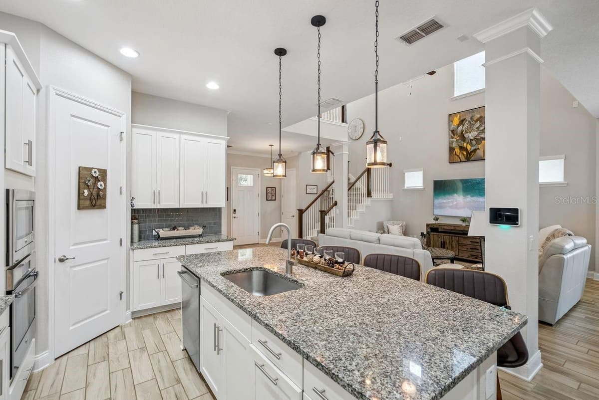 477 OVIEDO BOULEVARD — photo 15 of 53