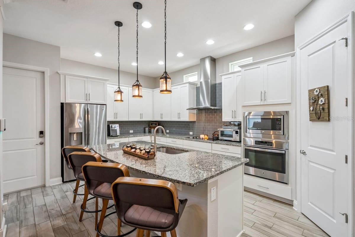 477 OVIEDO BOULEVARD — photo 12 of 53
