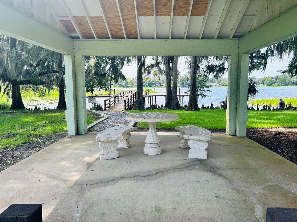 806 WINDERMERE BOULEVARD — photo 9 of 48