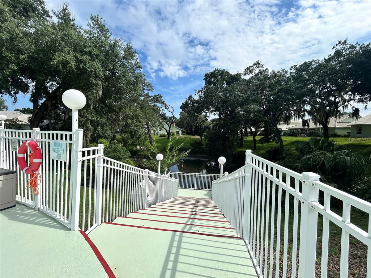 806 WINDERMERE BOULEVARD — photo 47 of 48