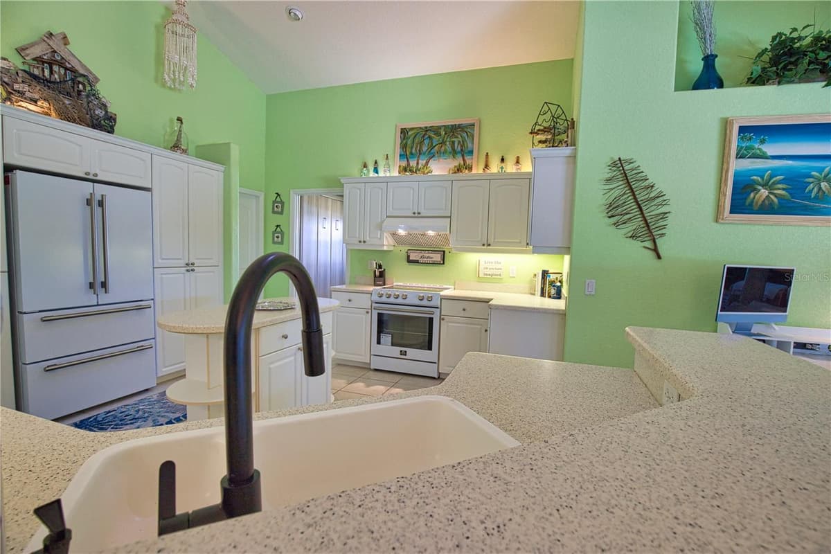 525 ROTONDA CIRCLE — photo 4 of 60