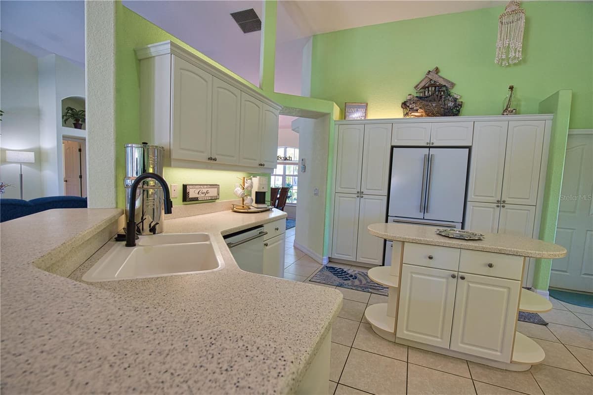 525 ROTONDA CIRCLE — photo 12 of 60