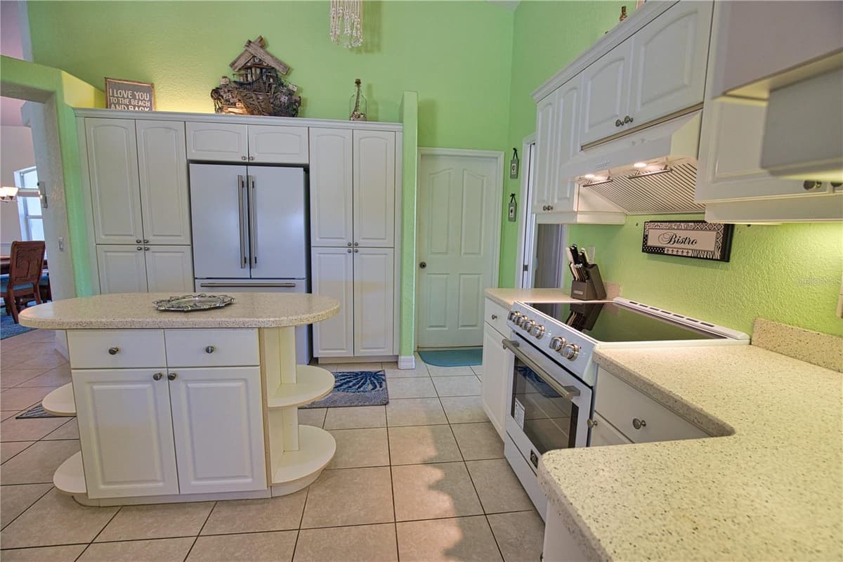 525 ROTONDA CIRCLE — photo 13 of 60