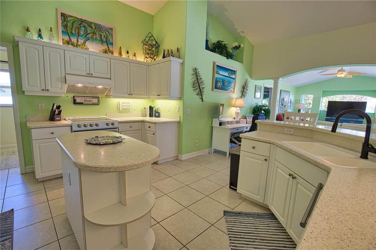 525 ROTONDA CIRCLE — photo 15 of 60