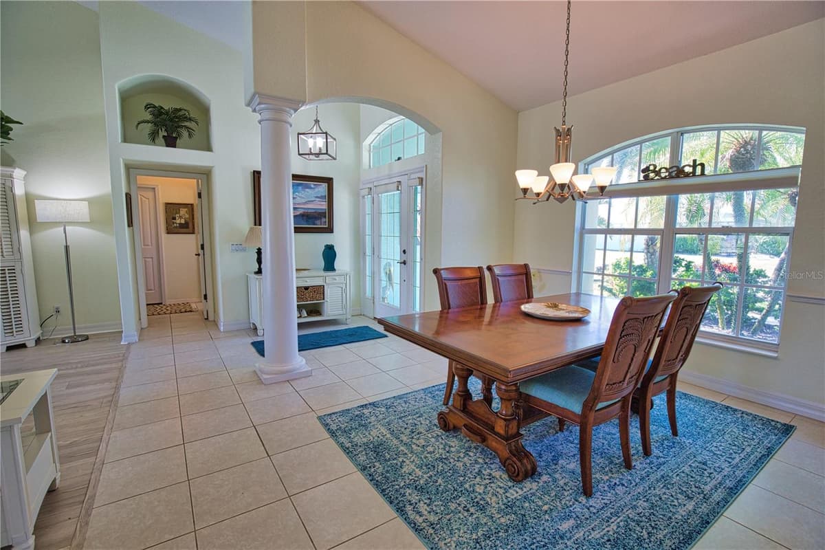 525 ROTONDA CIRCLE — photo 9 of 60