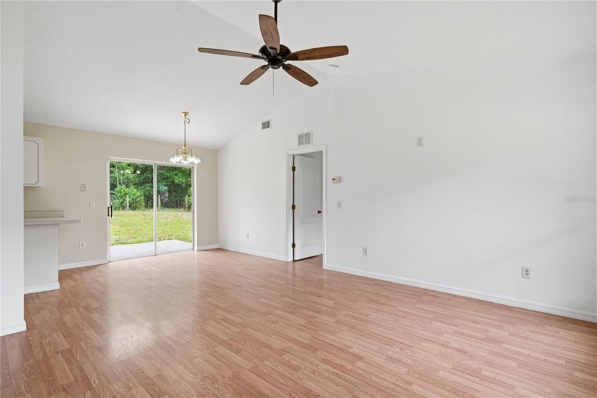 2210 BLUEGRASS ST — photo 8 of 61