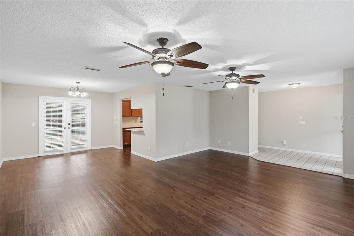 408 COLEMAN DRIVE — photo 8 of 32
