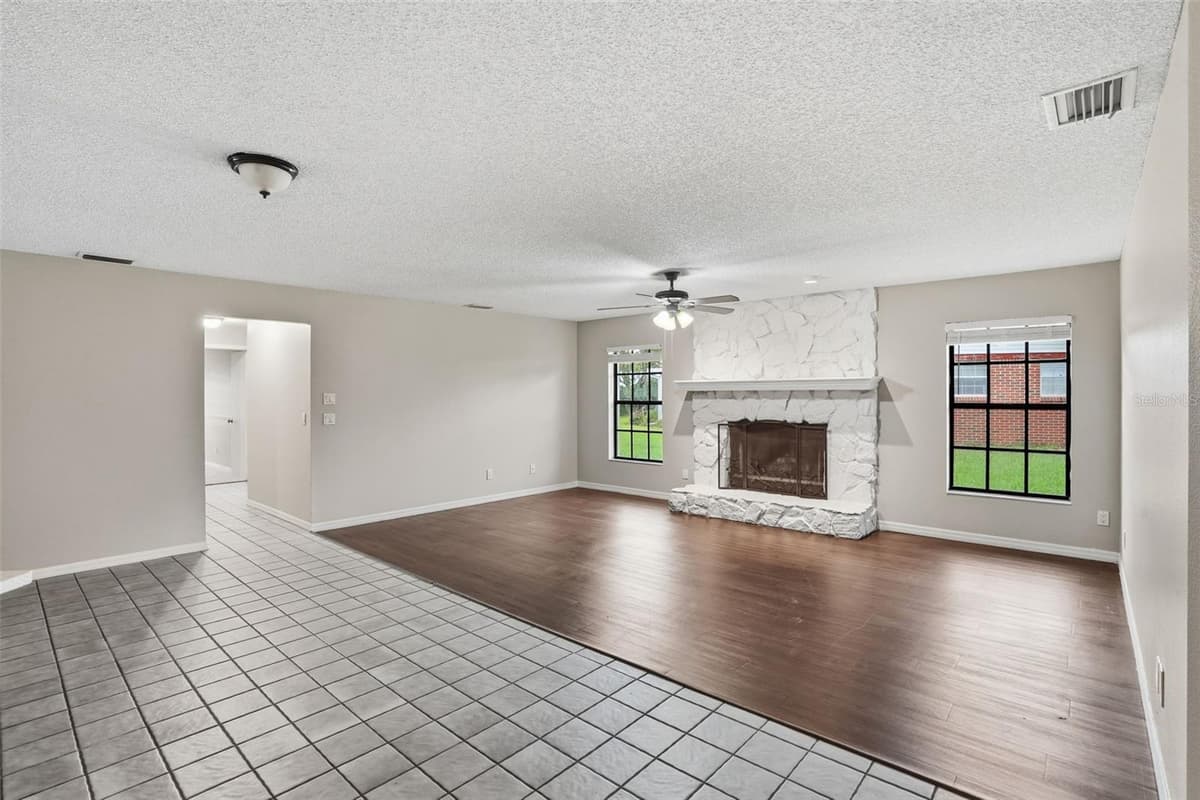 408 COLEMAN DRIVE — photo 9 of 32