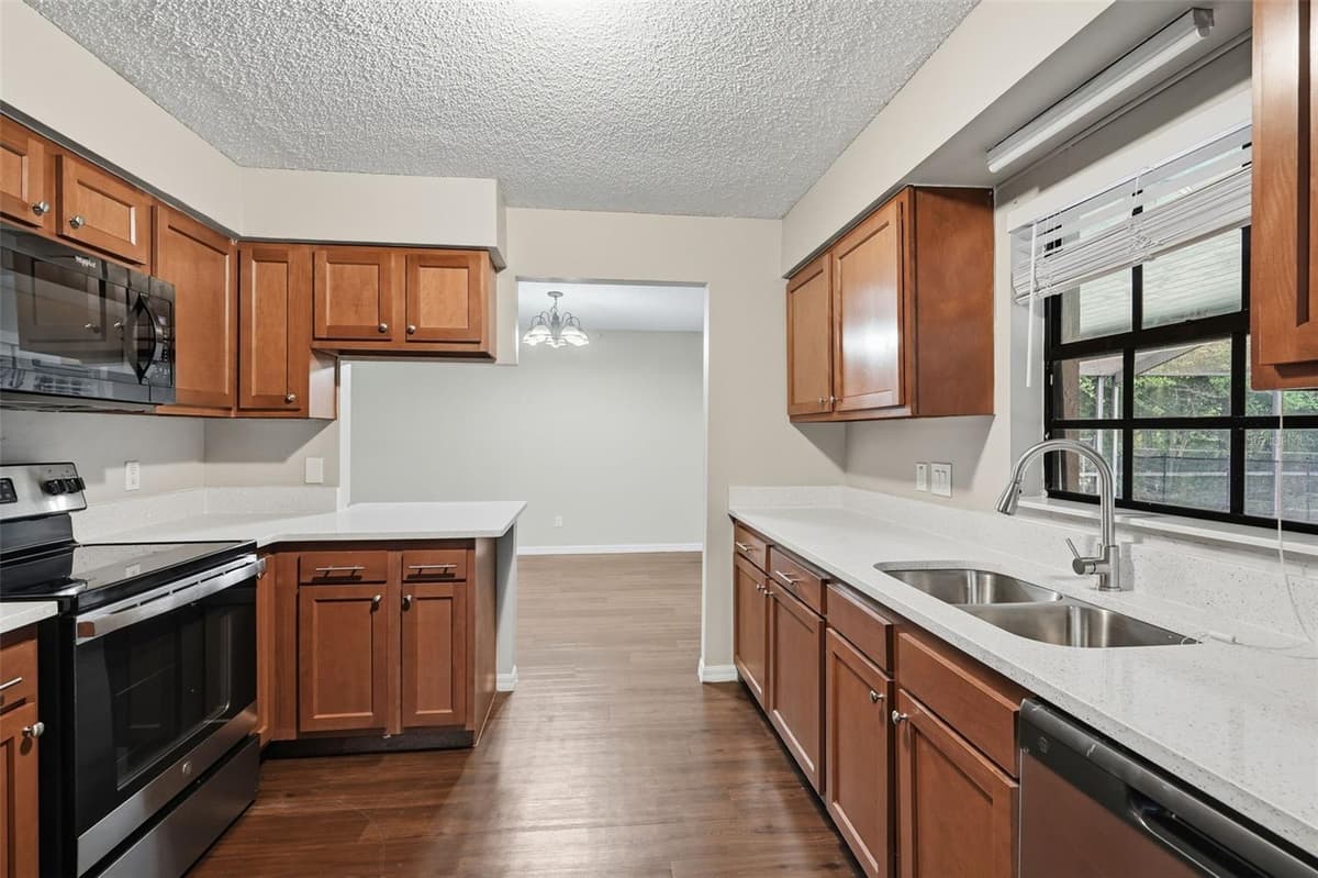 408 COLEMAN DRIVE — photo 13 of 32