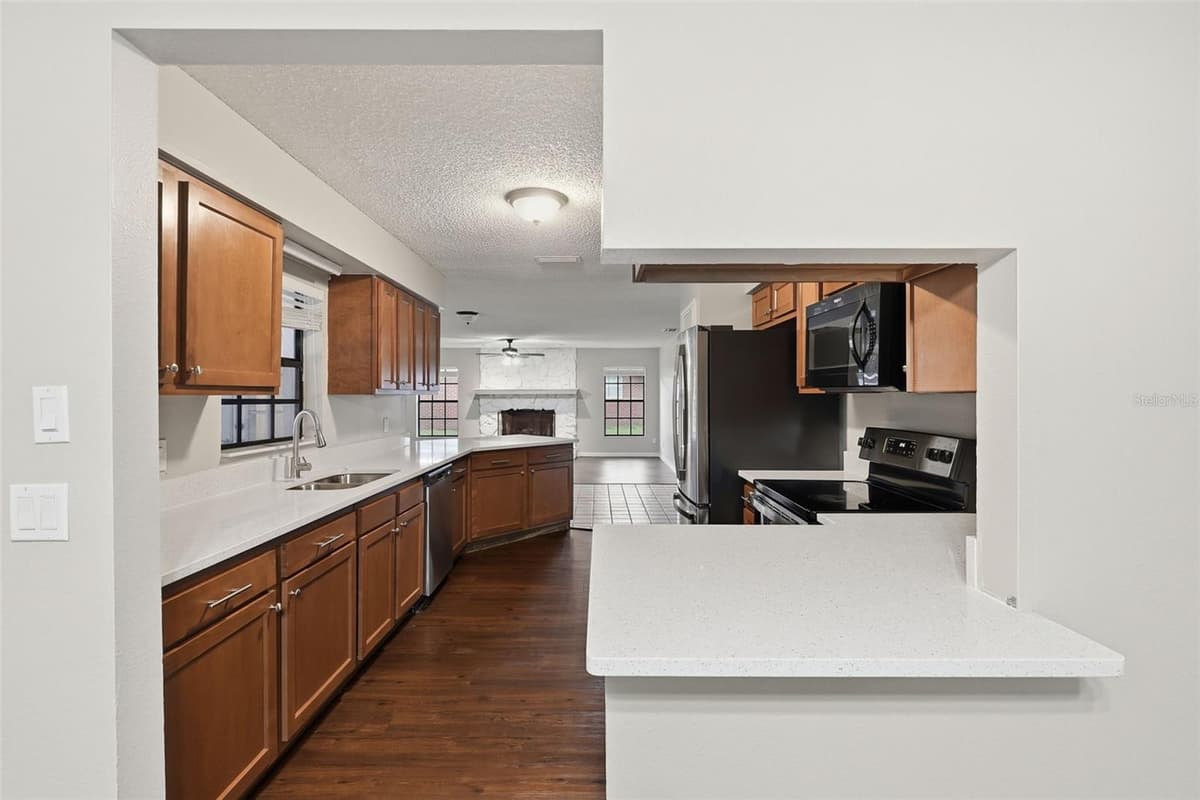 408 COLEMAN DRIVE — photo 11 of 32