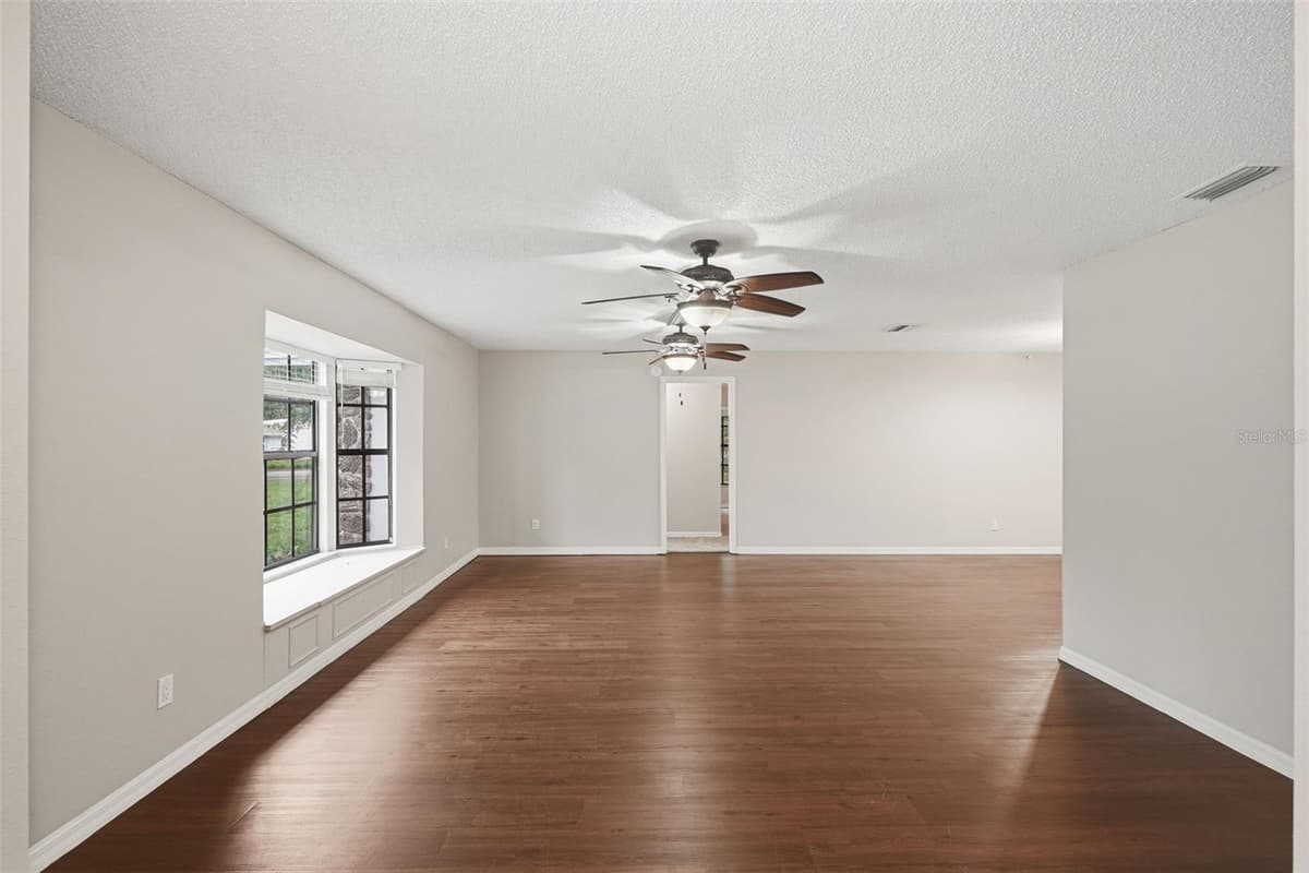408 COLEMAN DRIVE — photo 16 of 32