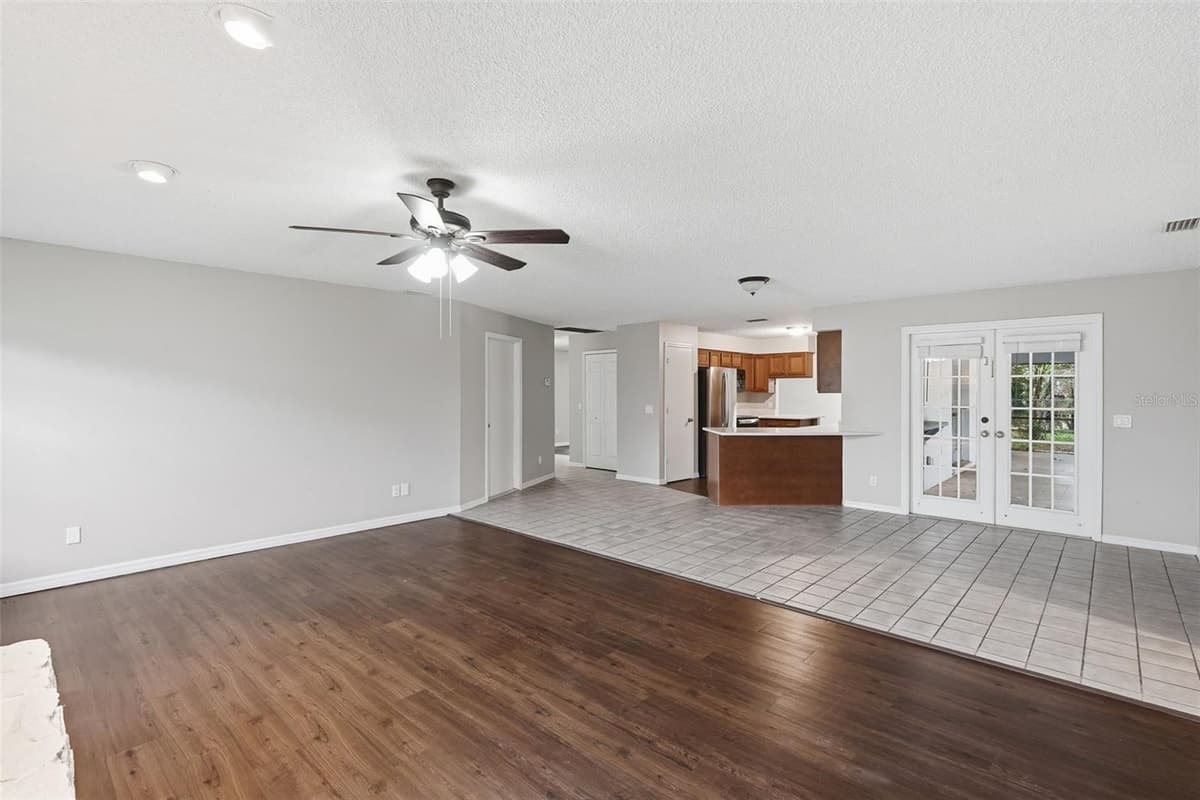 408 COLEMAN DRIVE — photo 10 of 32