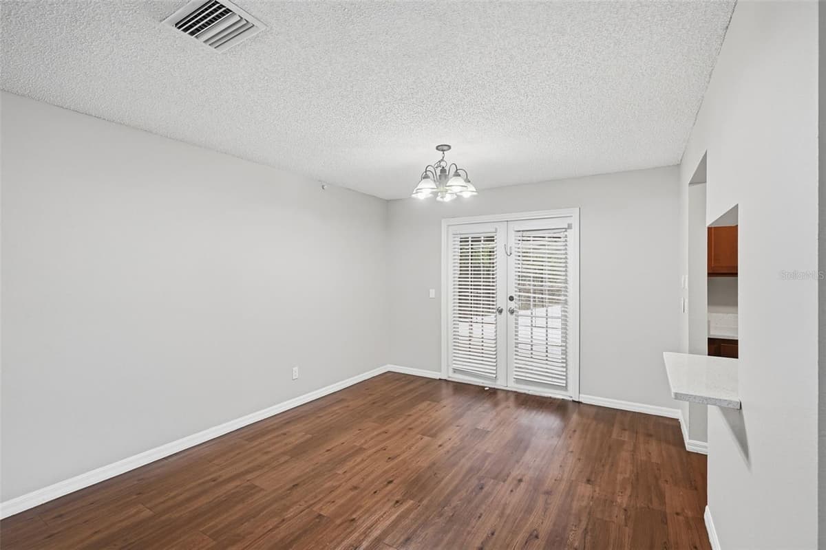 408 COLEMAN DRIVE — photo 14 of 32