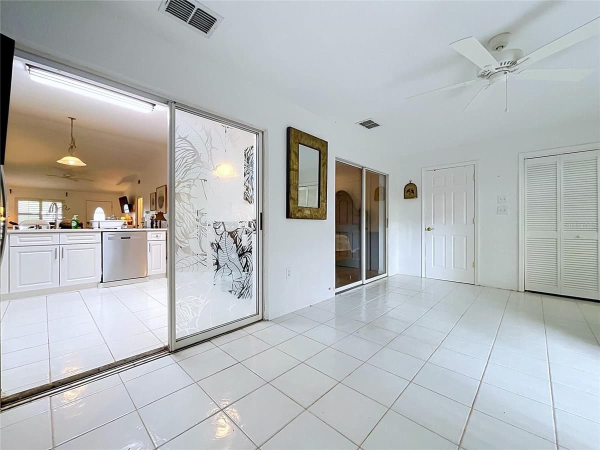 1172 SOMERSET CIRCLE — photo 15 of 44