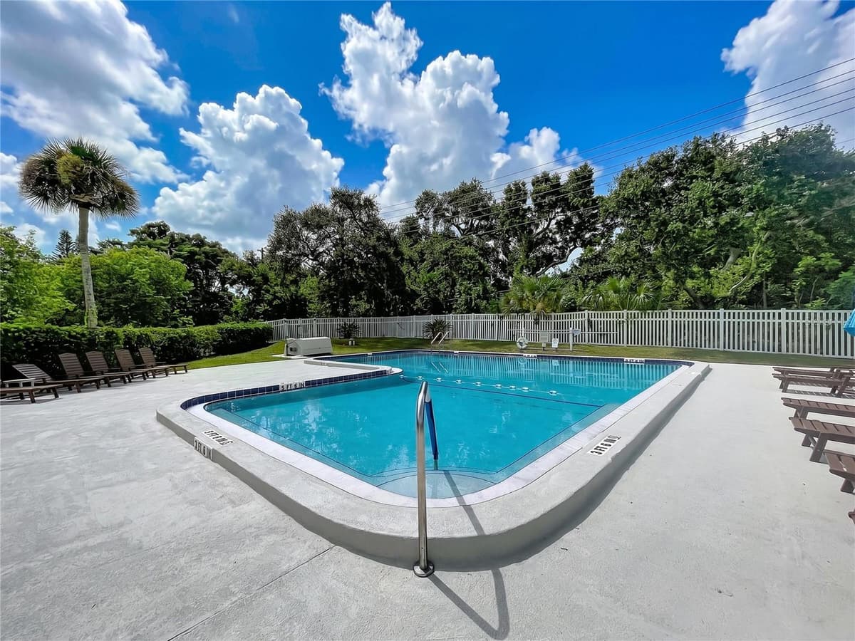 1172 SOMERSET CIRCLE — photo 42 of 44