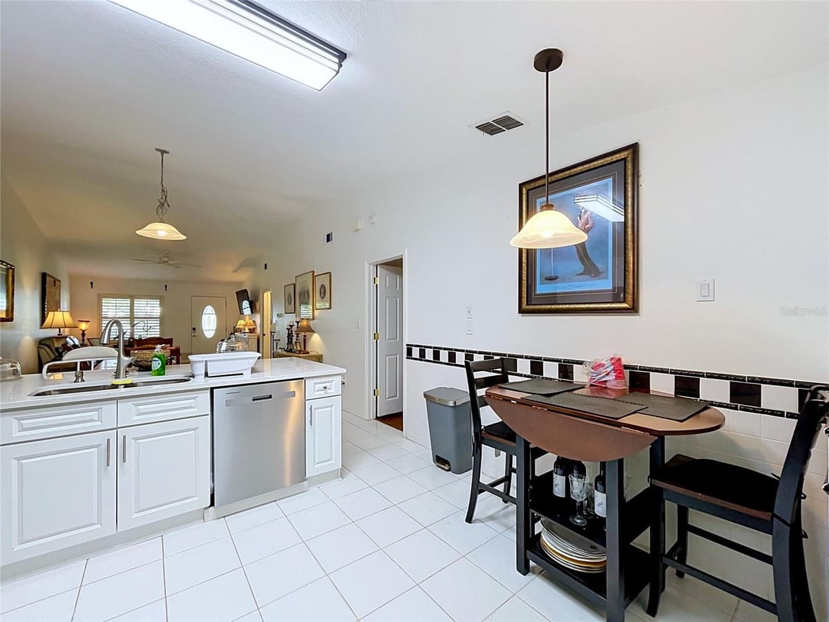 1172 SOMERSET CIRCLE — photo 5 of 44