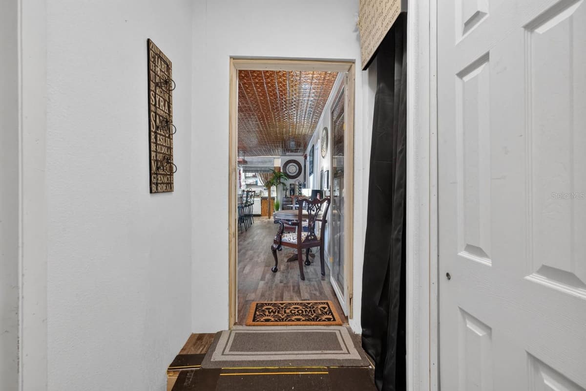 3323 SAINT JOHNS AVENUE — photo 5 of 40