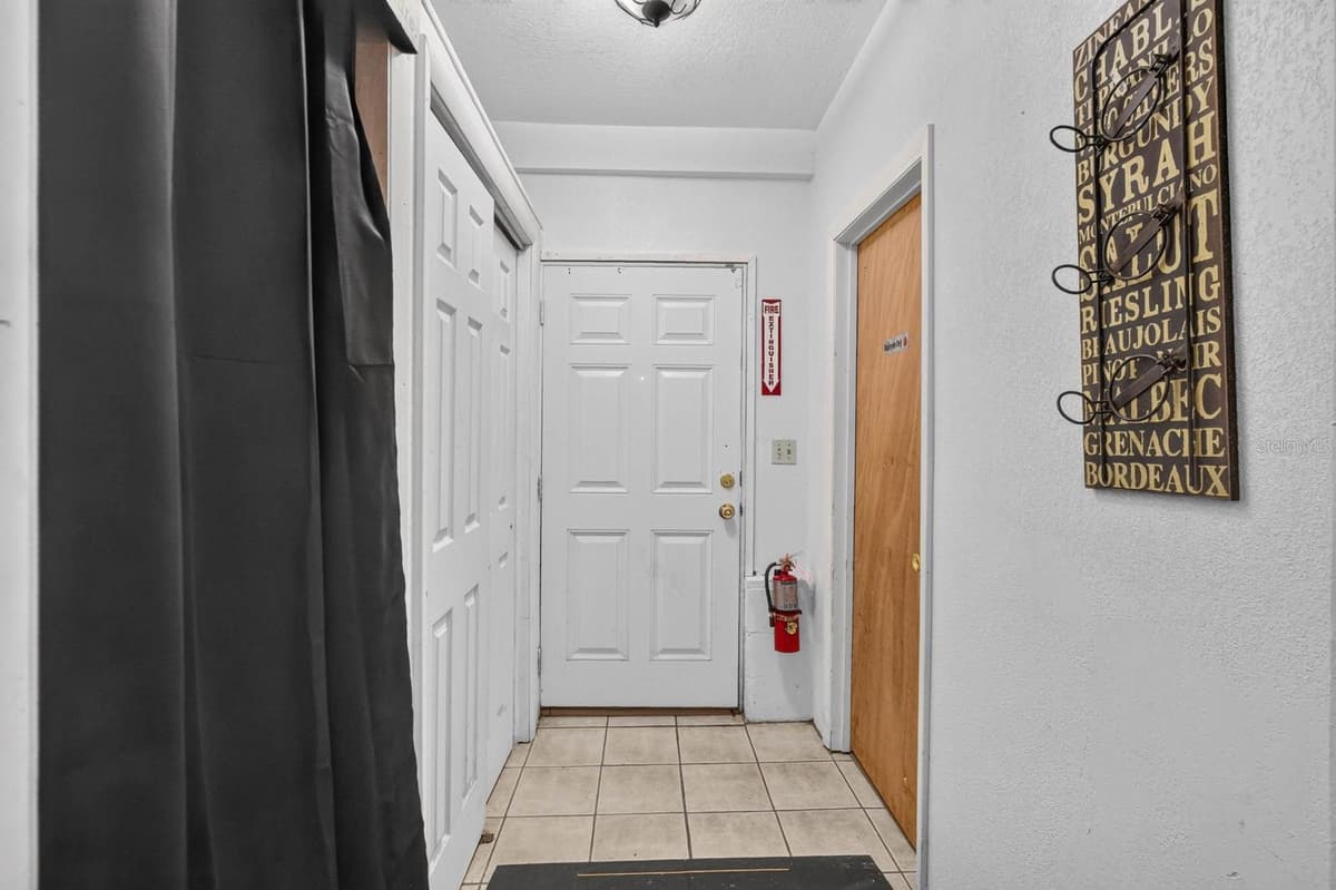 3323 SAINT JOHNS AVENUE — photo 4 of 40