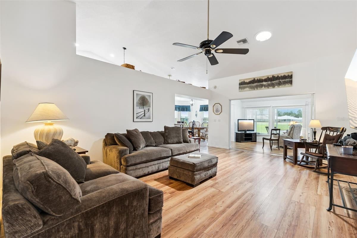 501 EASTLAKE DRIVE — photo 6 of 43