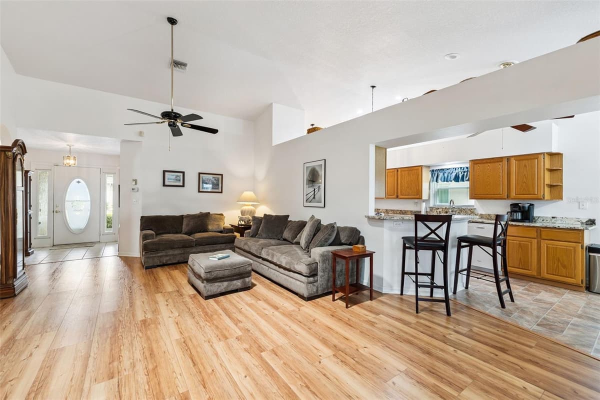 501 EASTLAKE DRIVE — photo 8 of 43