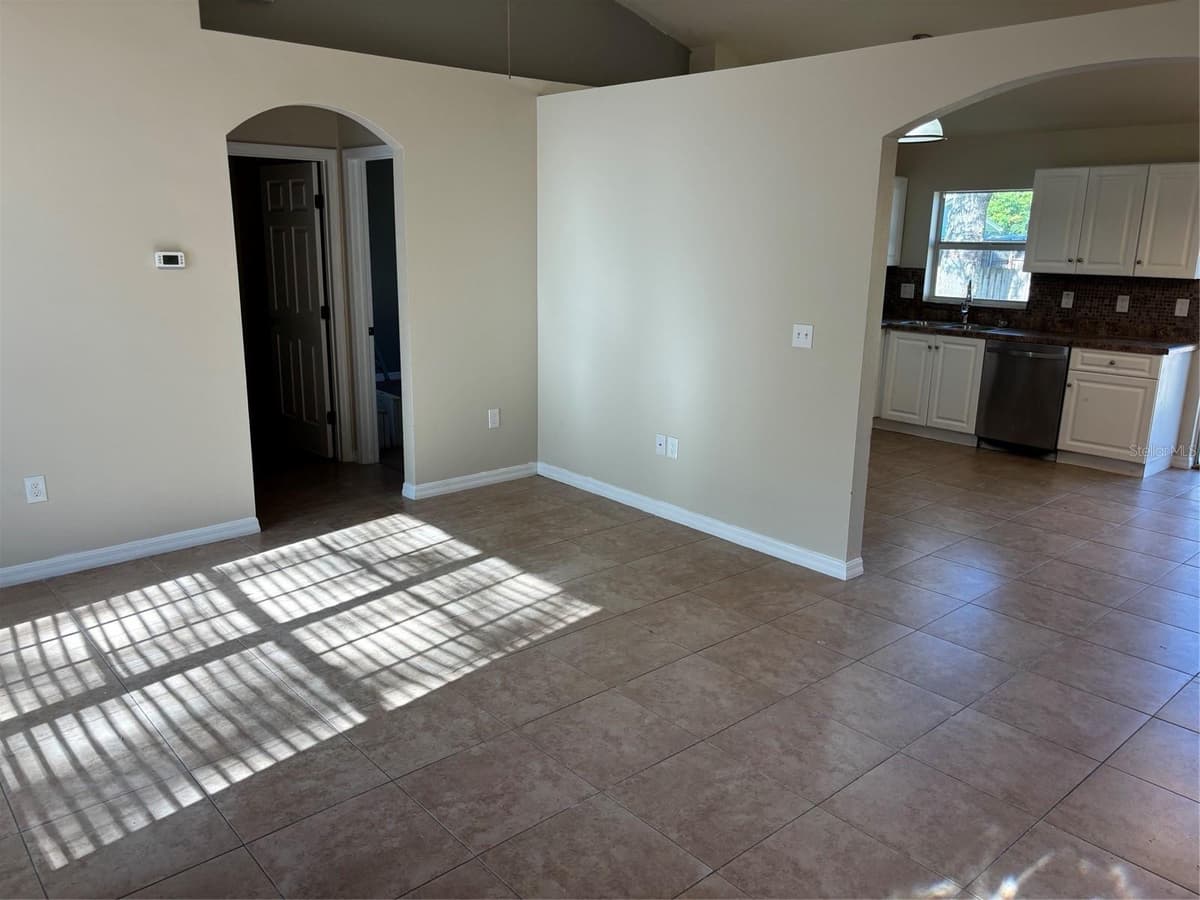 1920 CALLE ALTO VISTA — photo 9 of 11