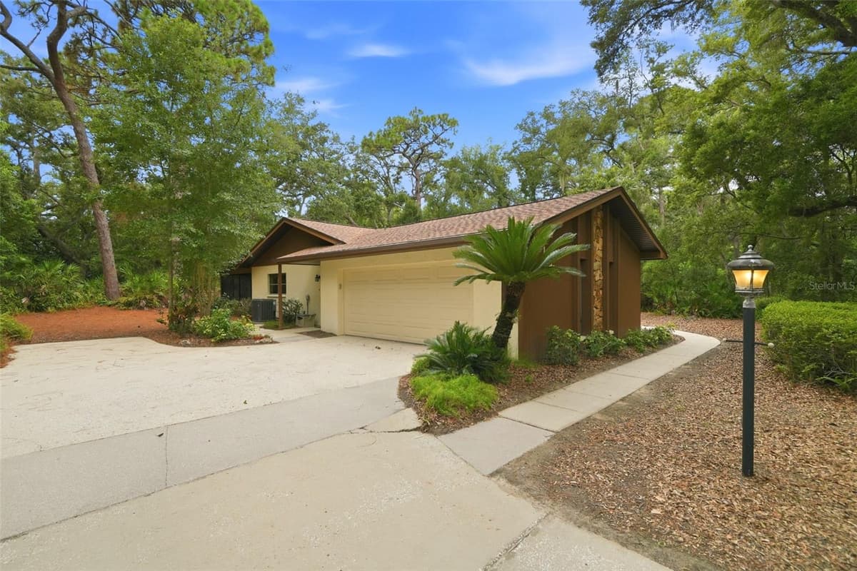 1660 NARNIA COURT — photo 37 of 39