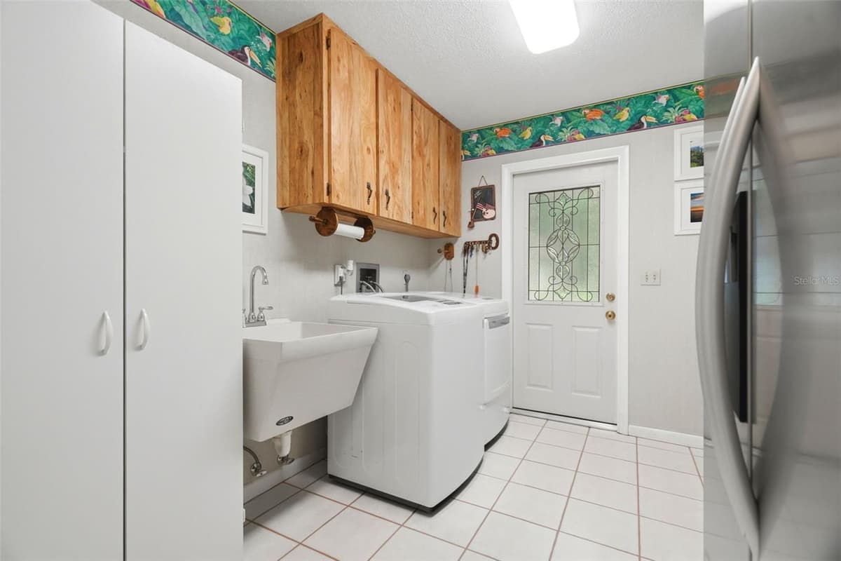 1660 NARNIA COURT — photo 24 of 39