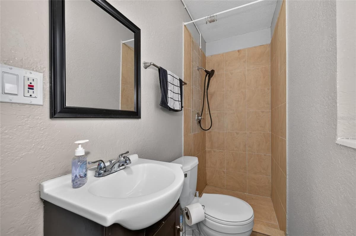 1712 LAKE BROWN DRIVE — photo 20 of 32