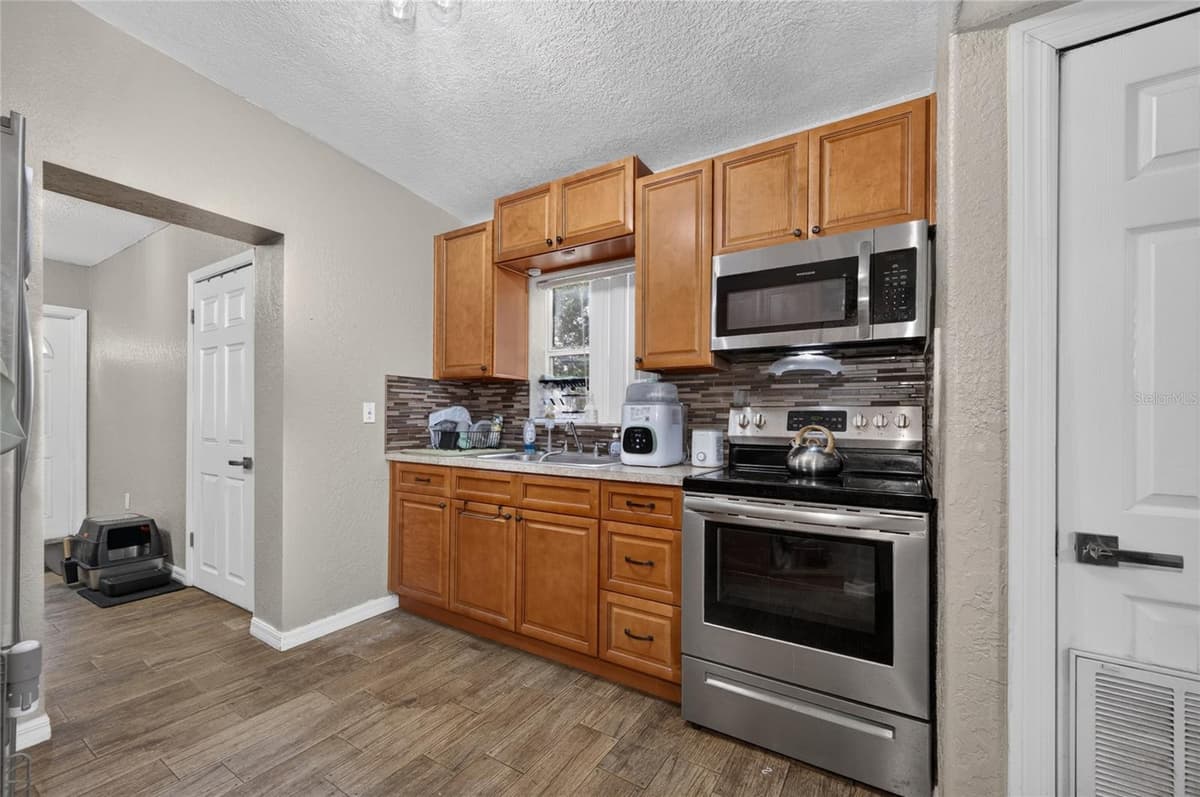 1712 LAKE BROWN DRIVE — photo 9 of 32