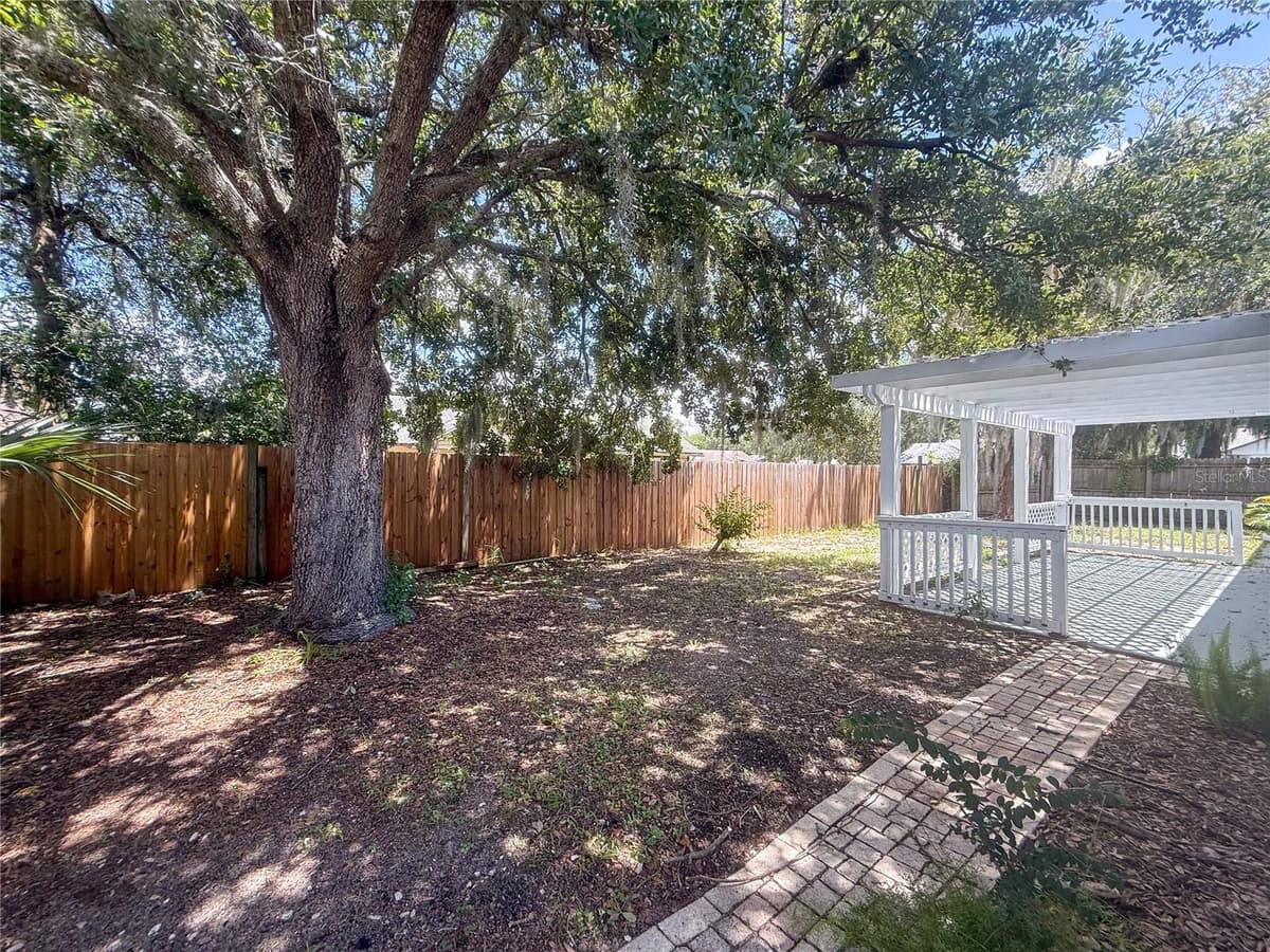 1367 HENSLEY DRIVE — photo 37 of 39