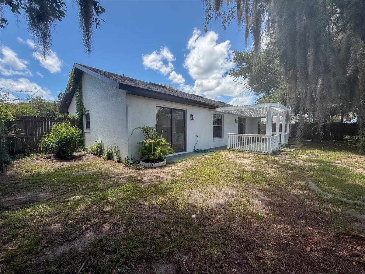 1367 HENSLEY DRIVE — photo 32 of 39